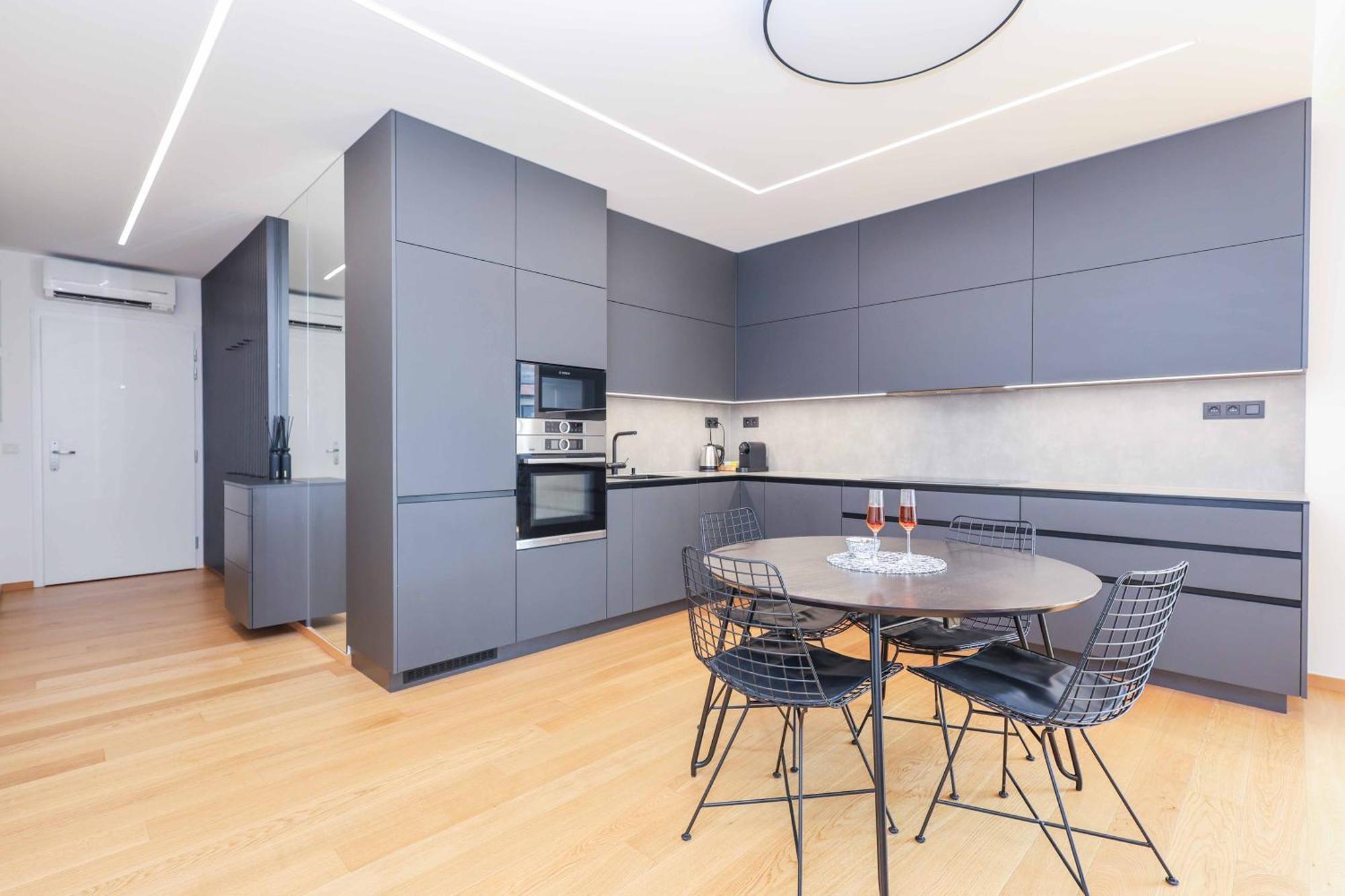 Downtown Luxe Retreat- Konventna Apartment Bratislava Exterior photo